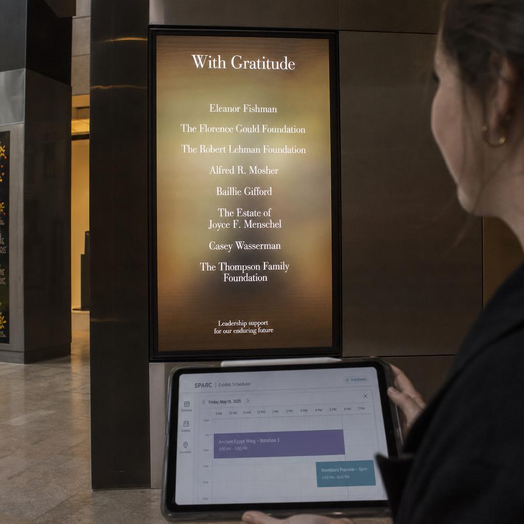 Museum digital exhibit enriching a visitor experience
